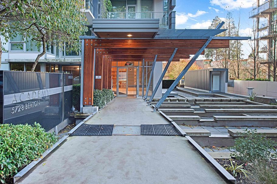 1709 5728 Berton Avenue Vancouver, BC - 2