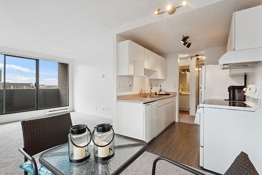 902 110 W 4th Street North Vancouver, BC - 9