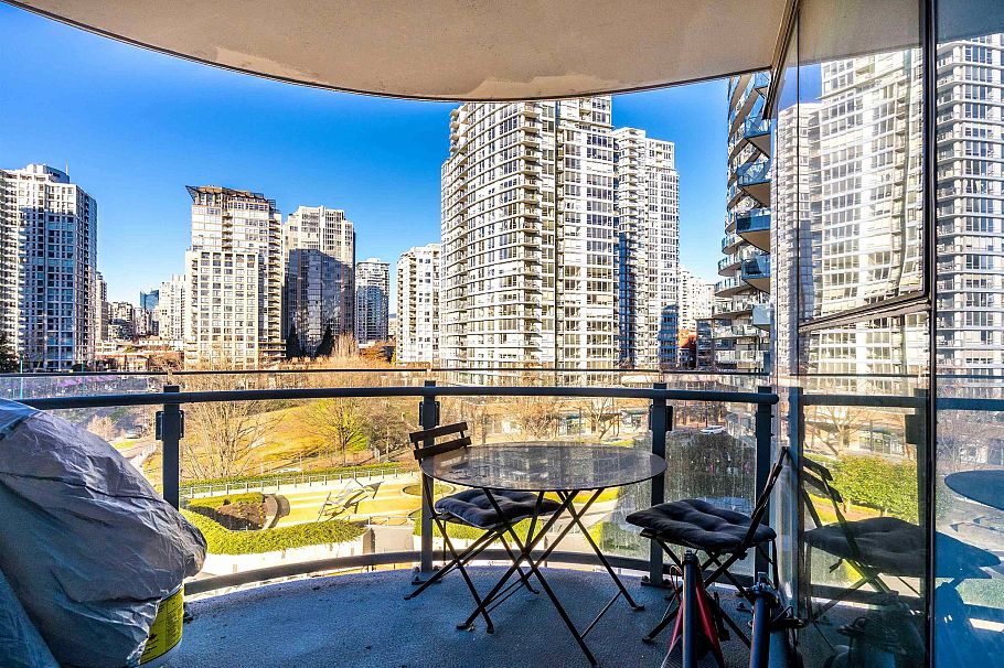 688 87 Nelson Street Vancouver, BC - 18