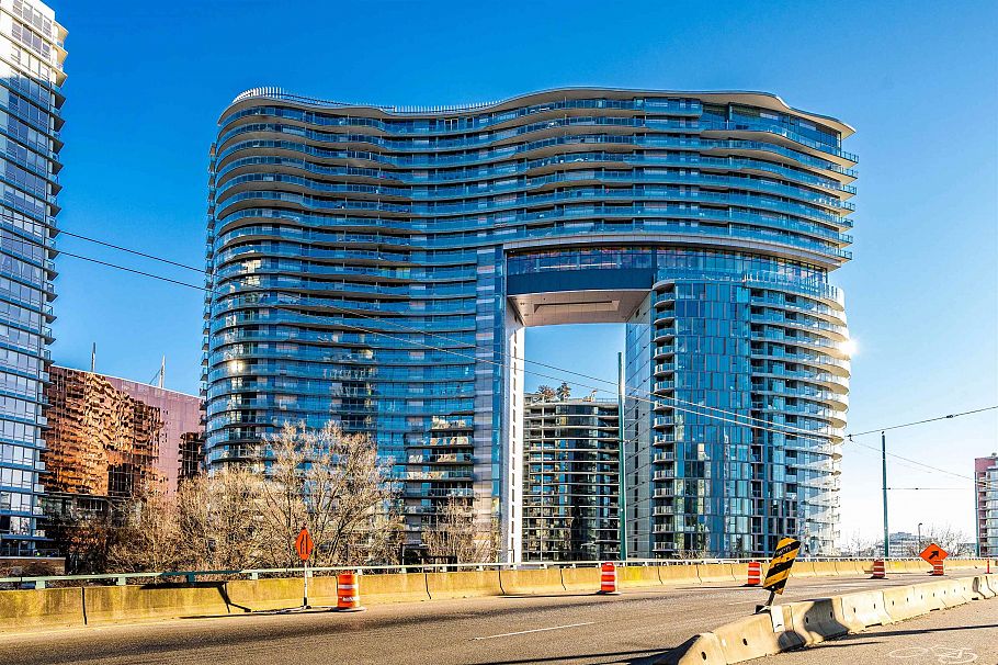 688 87 Nelson Street Vancouver, BC - 1