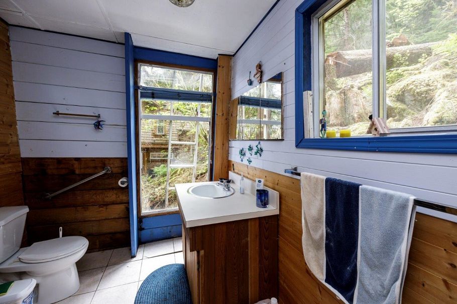 11 East Of Croker Island North Vancouver, BC - 22