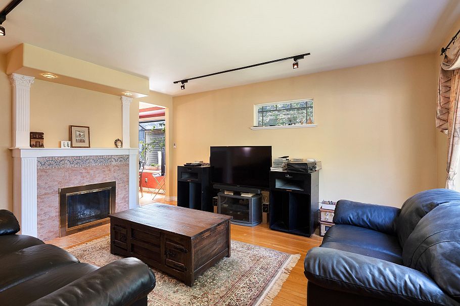 3136 W 11th Avenue Vancouver, BC - 5