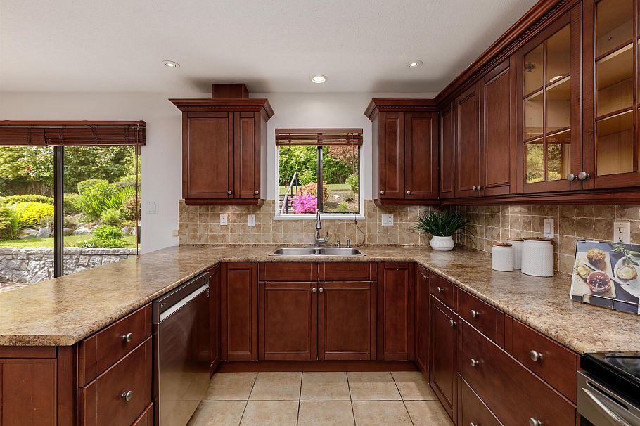 548 E Braemar Road North Vancouver, BC - 13