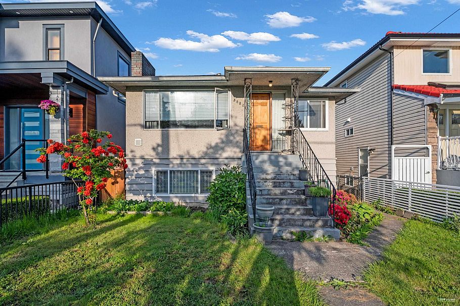 5882 Berkeley Street Vancouver, BC - 1