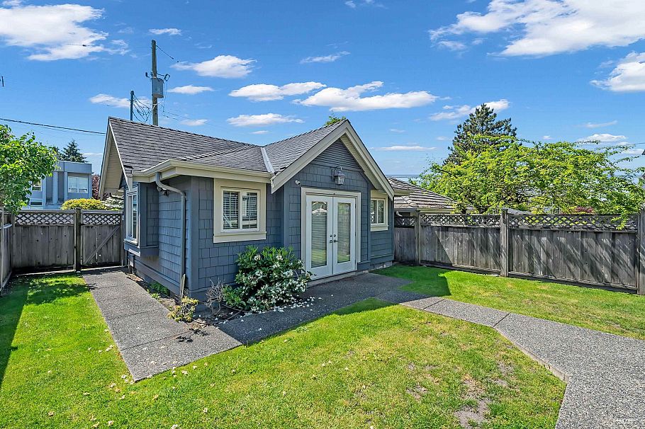 1942 W 42nd Avenue Vancouver, BC - 34