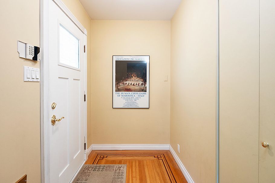 3136 W 11th Avenue Vancouver, BC - 4