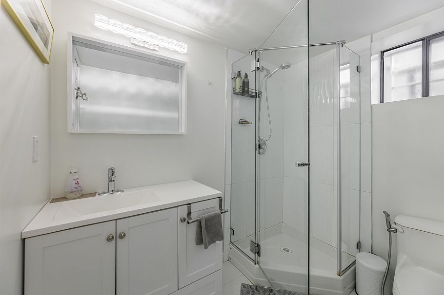 548 E Braemar Road North Vancouver, BC - 26