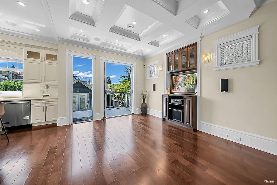 1942 W 42nd Avenue Vancouver, BC - 10