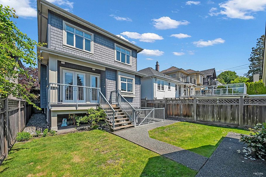 1942 W 42nd Avenue Vancouver, BC - 33