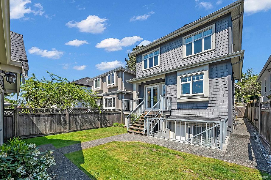 1942 W 42nd Avenue Vancouver, BC - 32