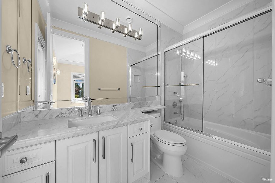 1942 W 42nd Avenue Vancouver, BC - 25