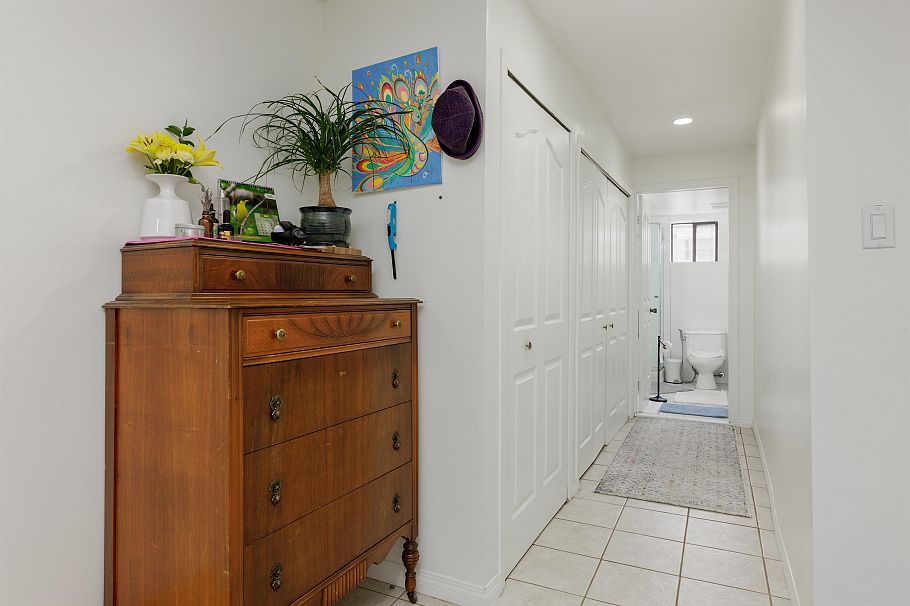 548 E Braemar Road North Vancouver, BC - 23