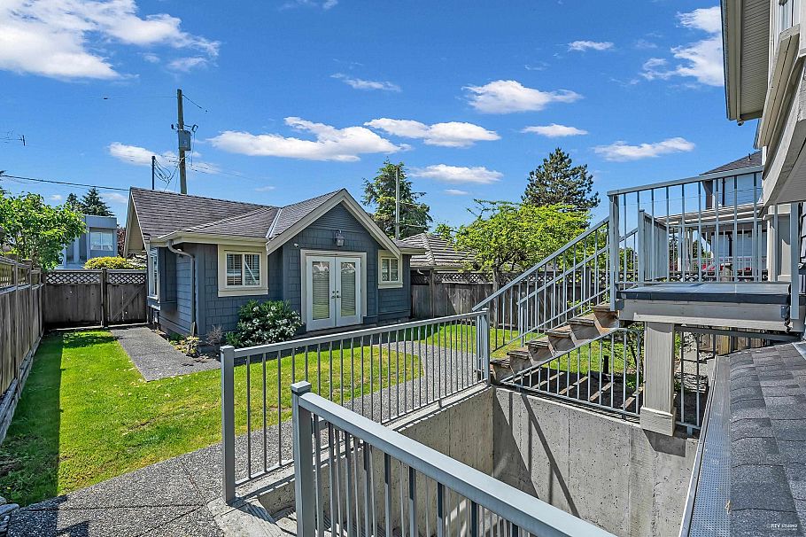 1942 W 42nd Avenue Vancouver, BC - 35