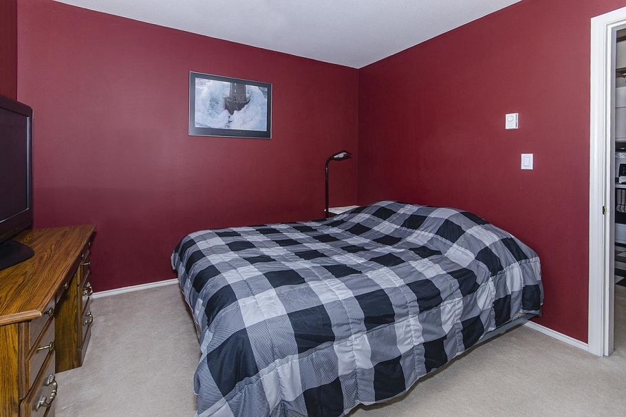 206 1085 W 17th Street North Vancouver, BC - 17