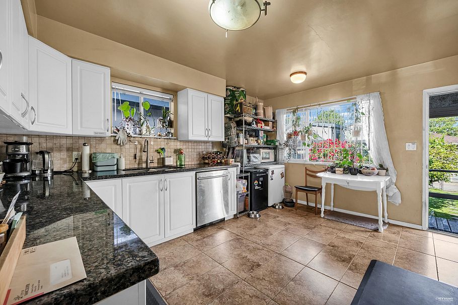 5882 Berkeley Street Vancouver, BC - 9