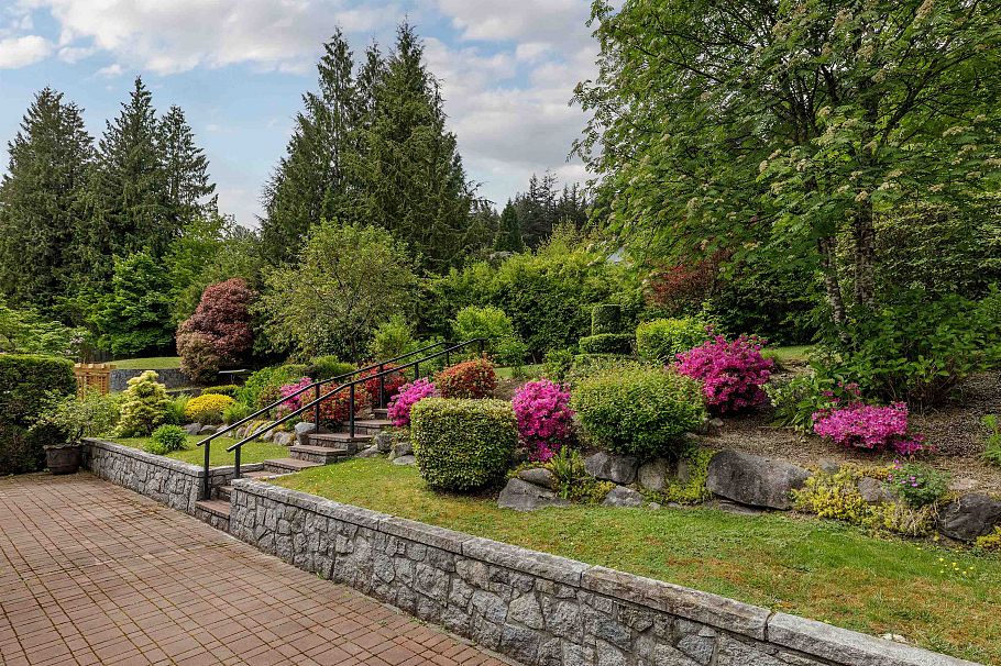 548 E Braemar Road North Vancouver, BC - 29