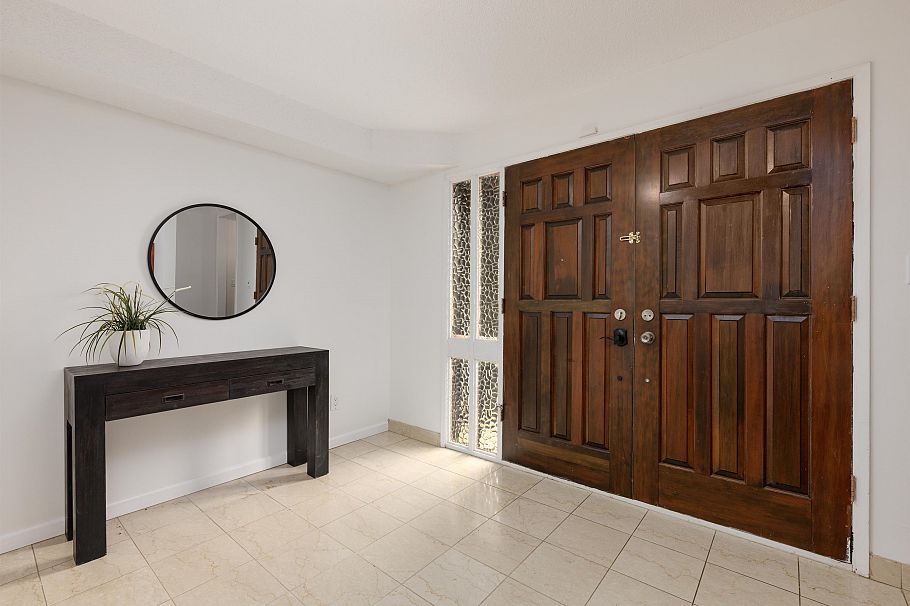 548 E Braemar Road North Vancouver, BC - 2