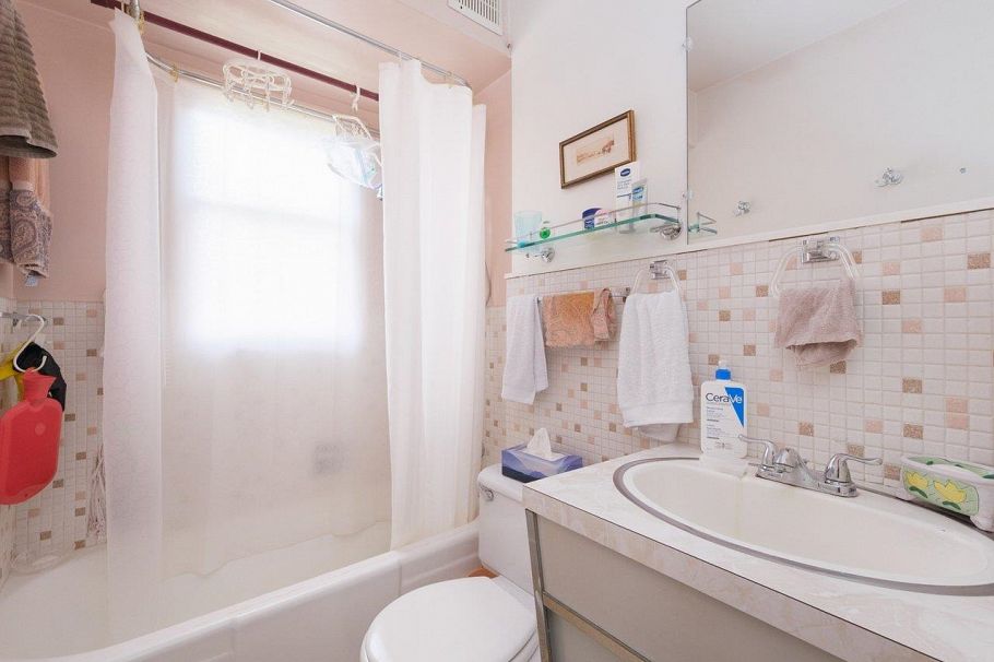 8510 Montcalm Street Vancouver, BC - 15