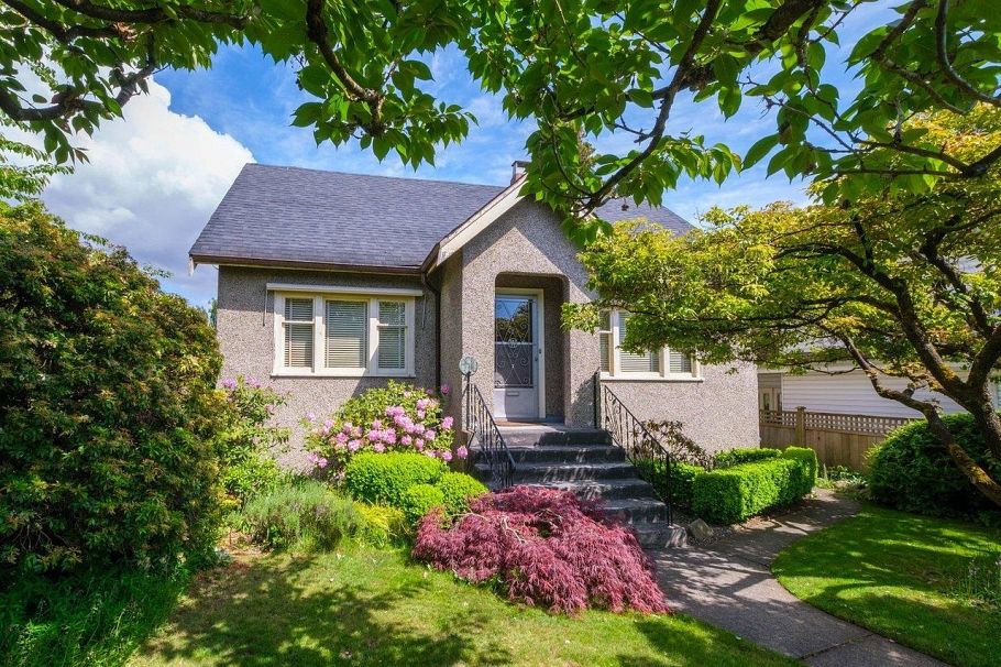 8510 Montcalm Street Vancouver, BC - 1