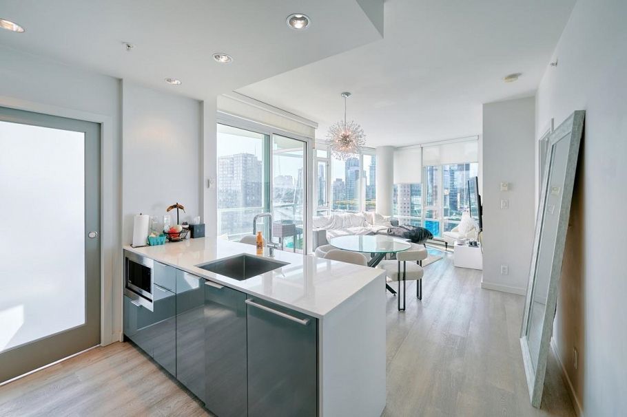 2608 161 W Georgia Street Vancouver, BC - 2
