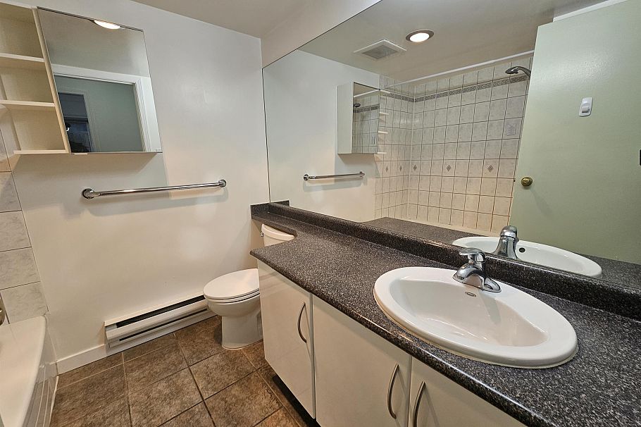 102 1445 W 70th Avenue Vancouver, BC - 8