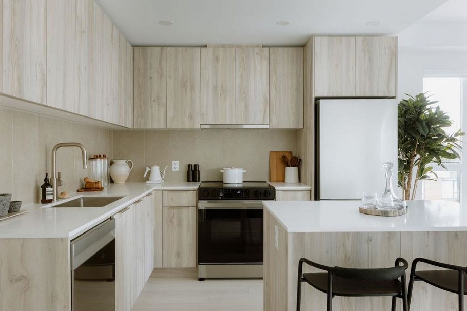 202 3594 Malsum Drive North Vancouver, BC - 4