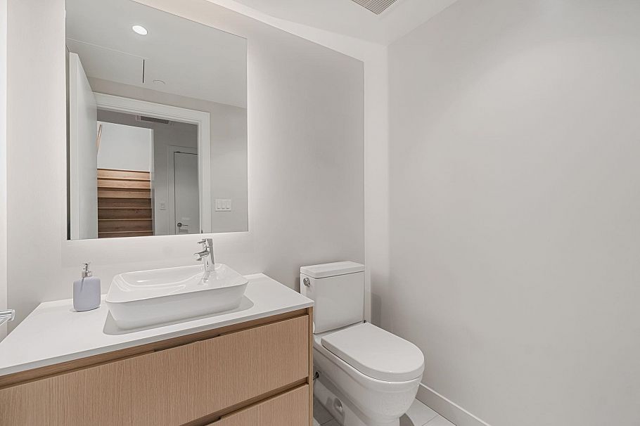 103 1500 Fern Street North Vancouver, BC - 11