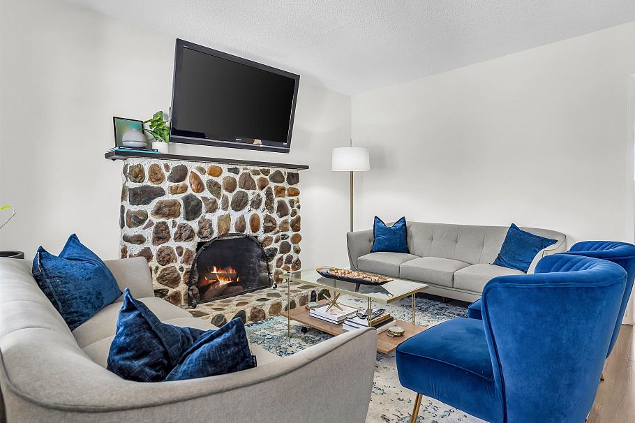 16 N Kaslo Street Vancouver, BC - 2