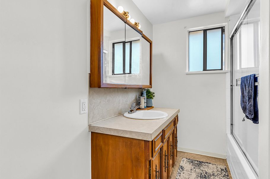 16 N Kaslo Street Vancouver, BC - 6