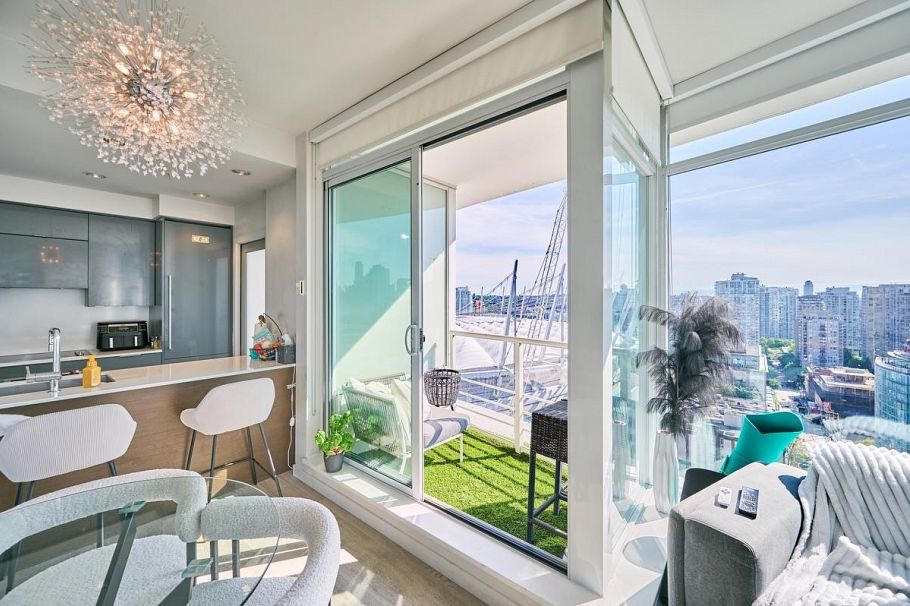 2608 161 W Georgia Street Vancouver, BC - 8