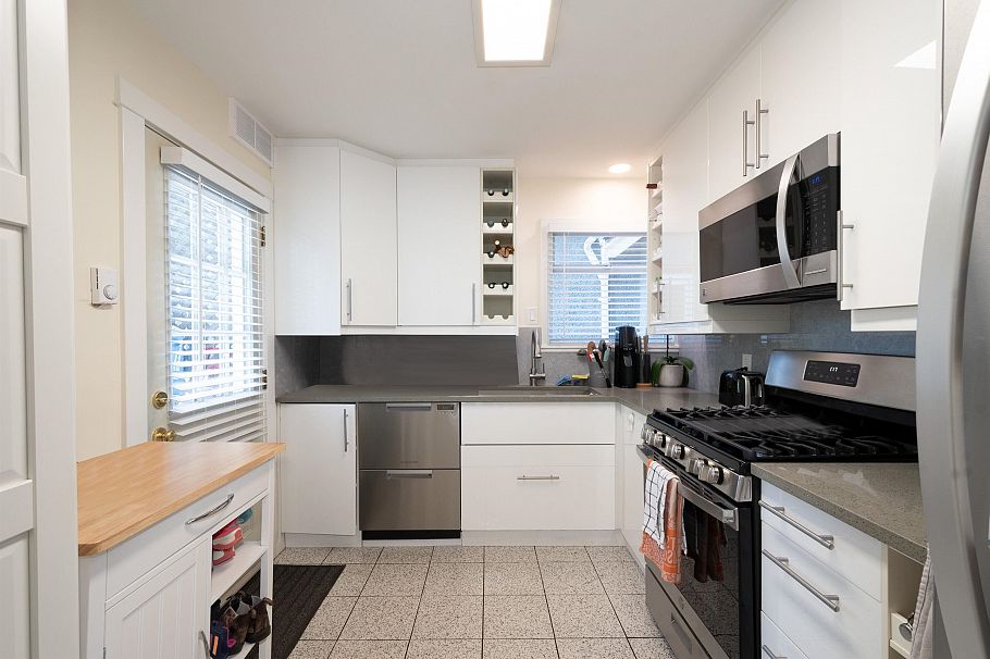 3652 Point Grey Road Vancouver, BC - 6