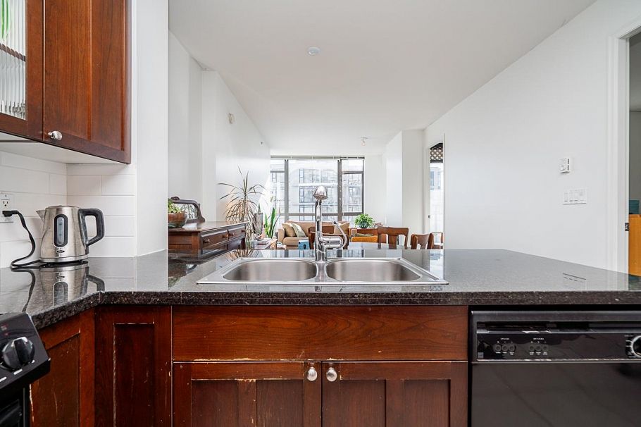 1004 170 W 1st Street North Vancouver, BC - 6