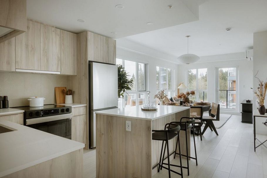 202 3594 Malsum Drive North Vancouver, BC - 2