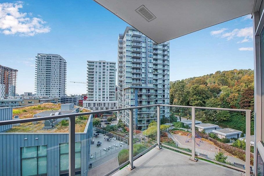 802 3557 Sawmill Crescent Vancouver, BC - 1