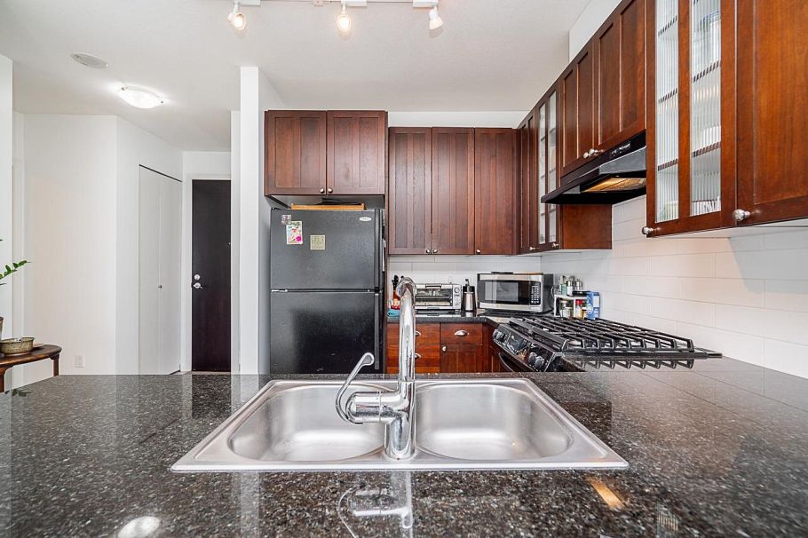 1004 170 W 1st Street North Vancouver, BC - 8