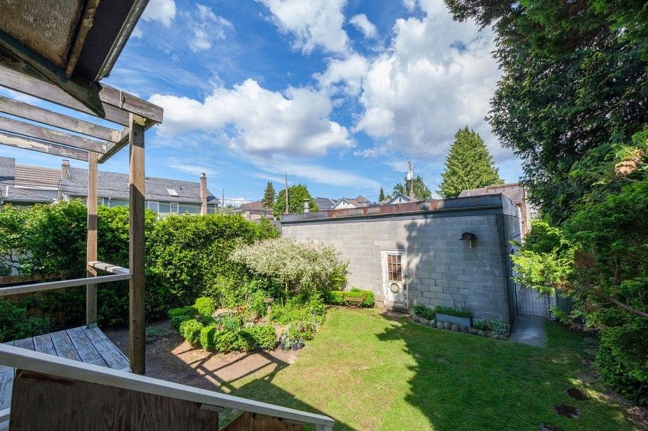 8510 Montcalm Street Vancouver, BC - 16