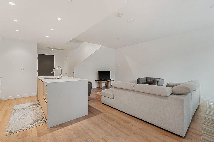 103 1500 Fern Street North Vancouver, BC - 2