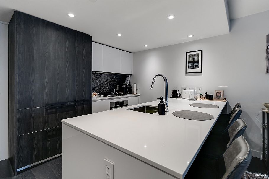 1608 1111 Richards Street Vancouver, BC - 4