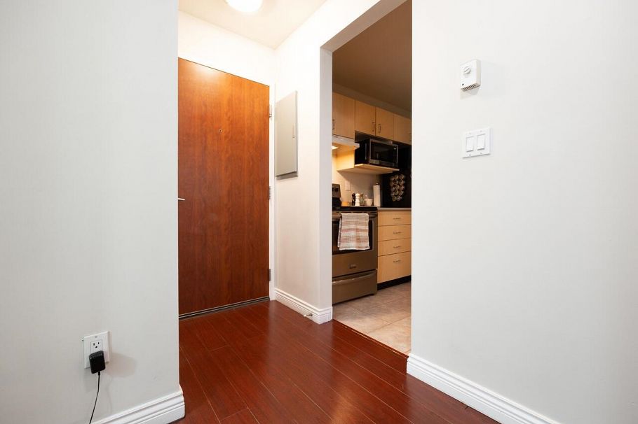 712 1010 Howe Street Vancouver, BC - 2