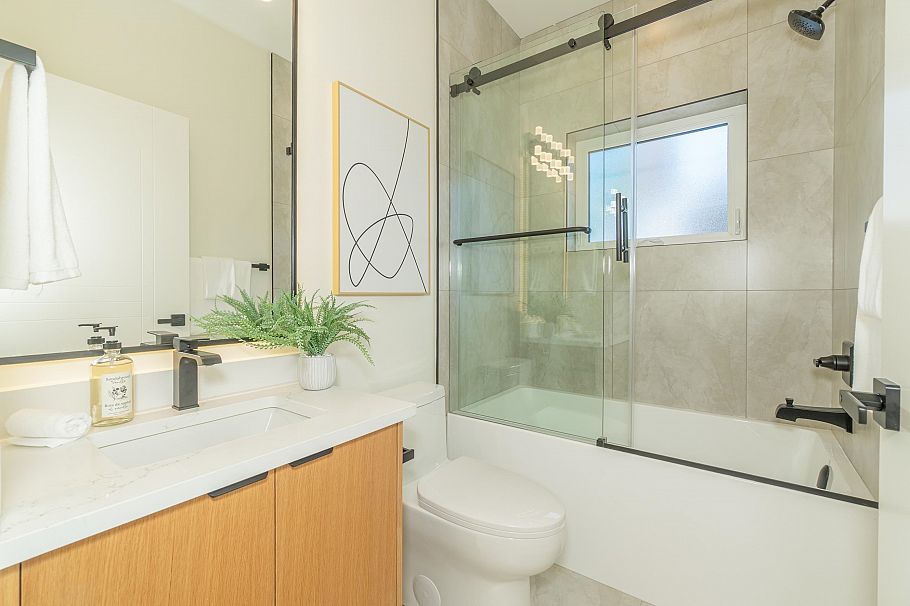 3338 W 14th Avenue Vancouver, BC - 19