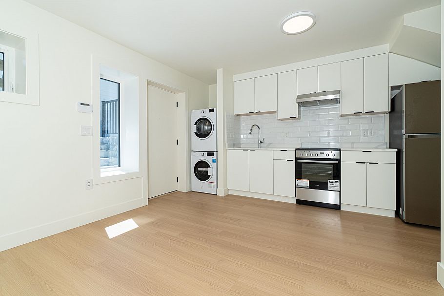 3338 W 14th Avenue Vancouver, BC - 21