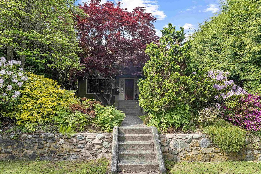 3391 W 32nd Avenue Vancouver, BC - 1