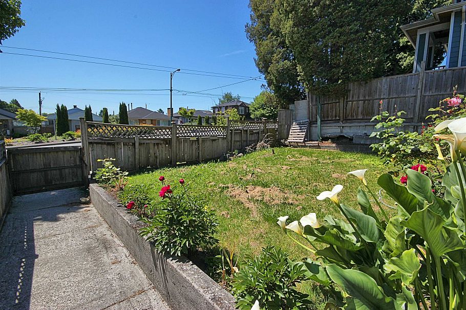 1333 E 41st Avenue Vancouver, BC - 3