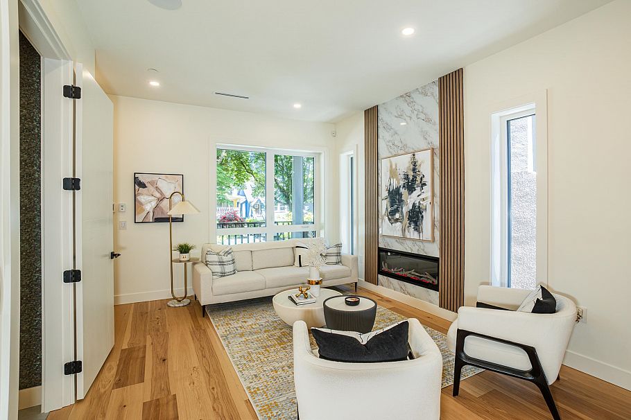 3338 W 14th Avenue Vancouver, BC - 4