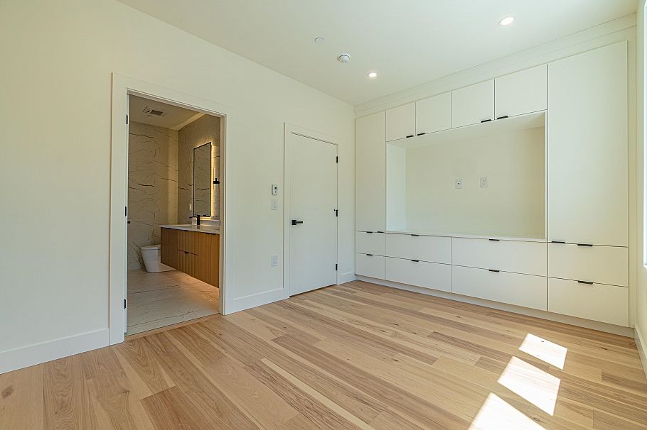 3338 W 14th Avenue Vancouver, BC - 31