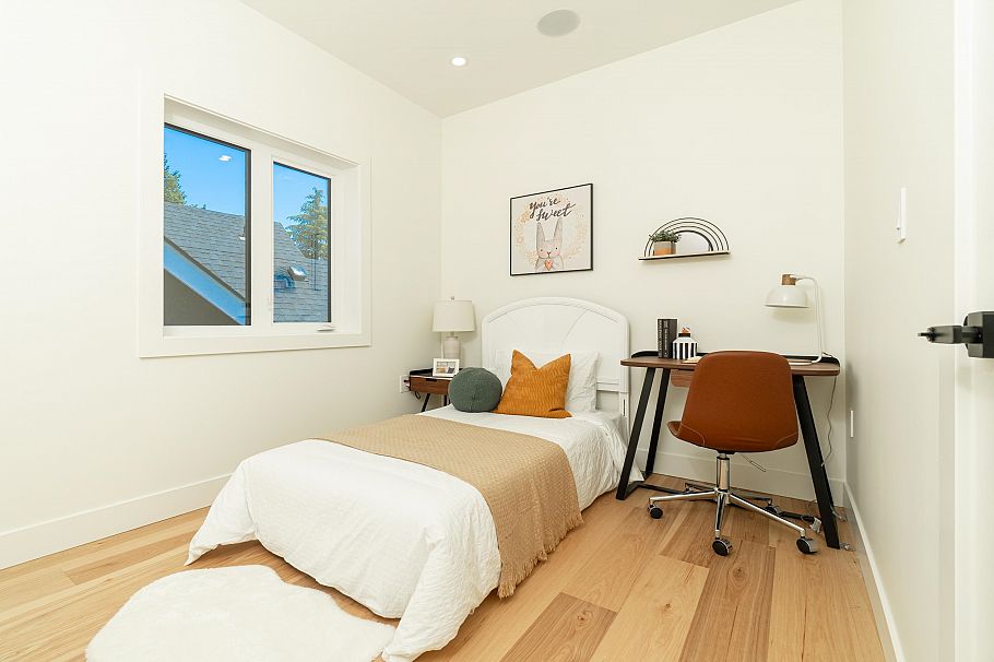 3338 W 14th Avenue Vancouver, BC - 18