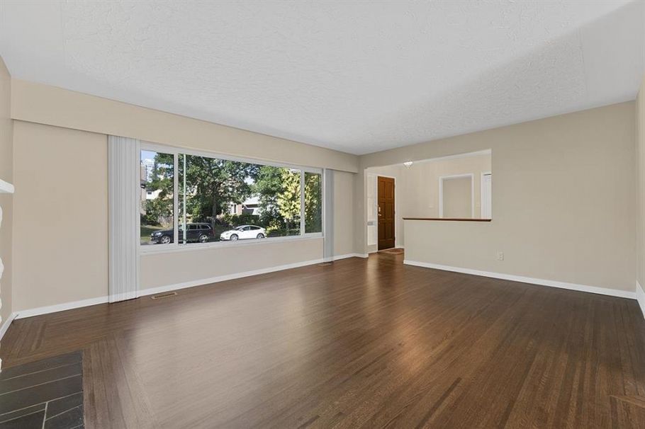 564 64th Street Vancouver, BC - 9