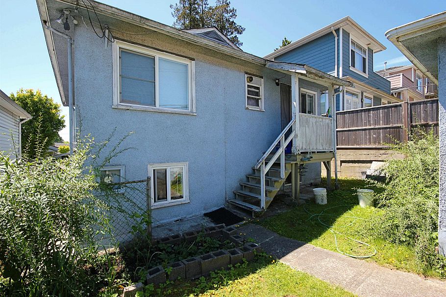 1333 E 41st Avenue Vancouver, BC - 4