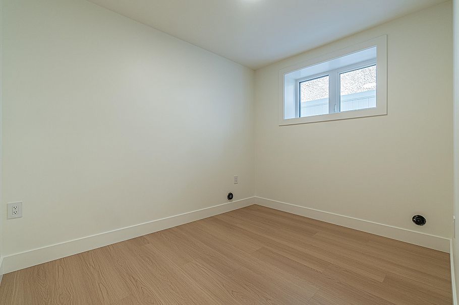 3338 W 14th Avenue Vancouver, BC - 24