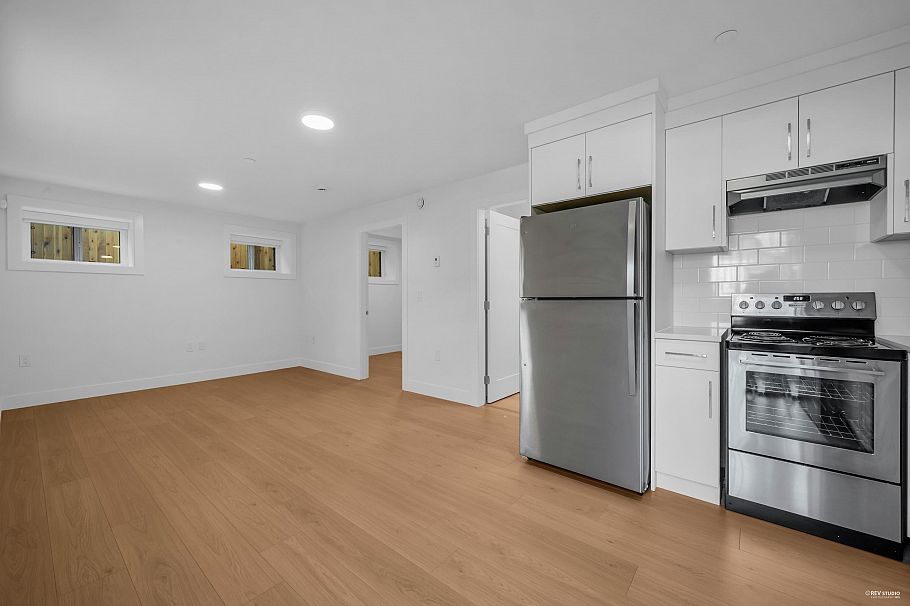 3673 E 48th Avenue Vancouver, BC - 22